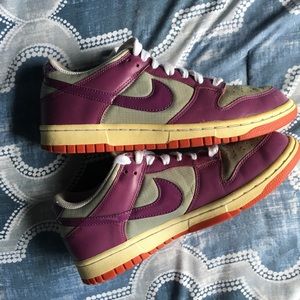 Nike Dunk Size 8.5 Women’s University Purple gray